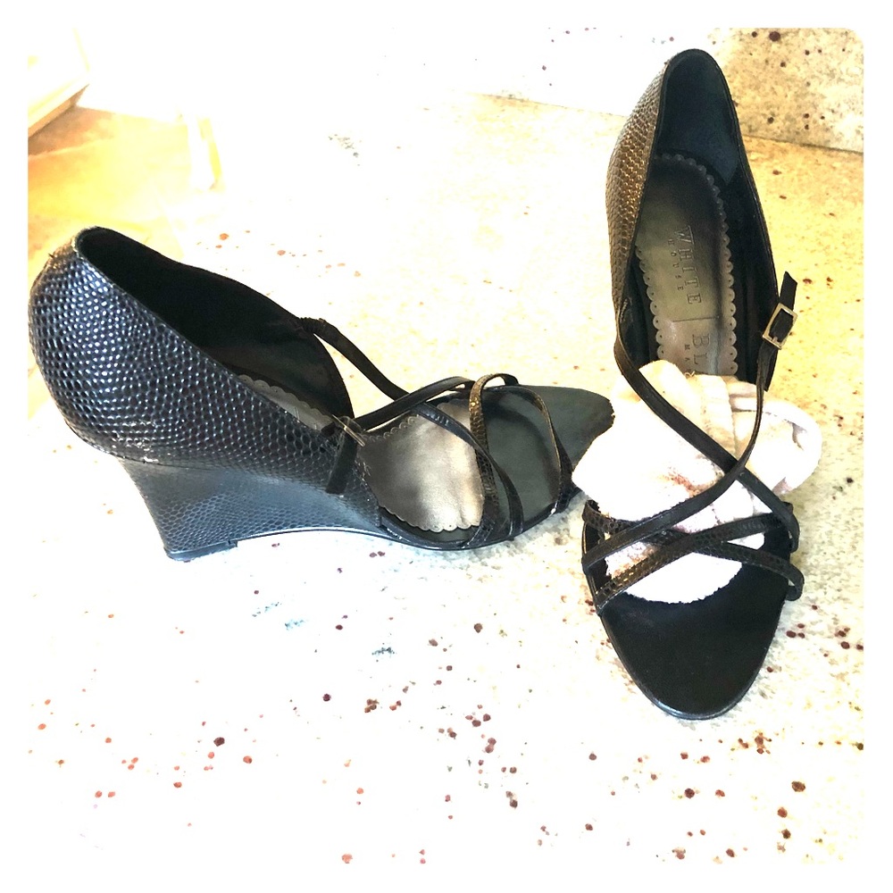 Black strappy wedge heels.